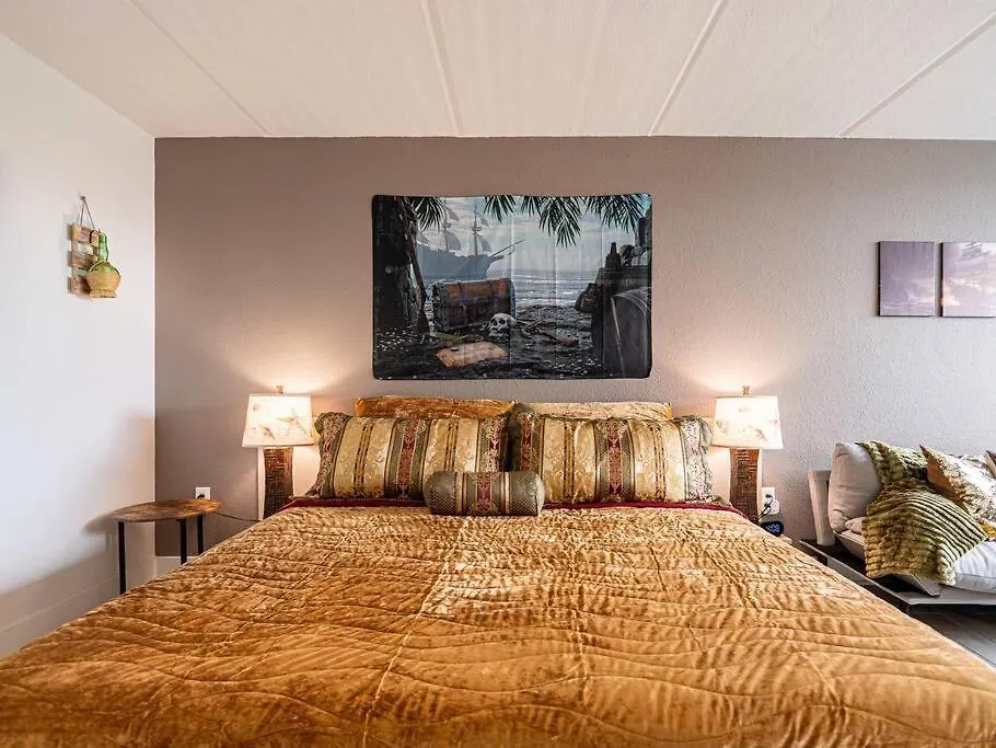Relaxing 1br Pirate Themed In Orlando Next To With Pool View Apartment
