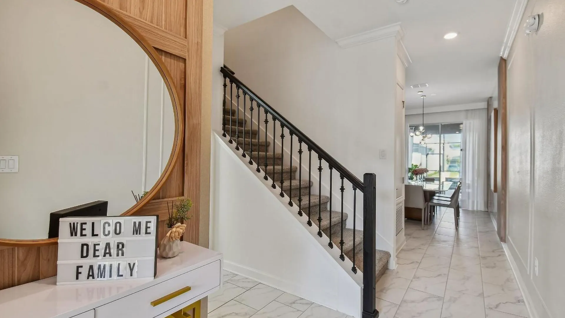 2943 - Luxuosa Casa 4q/3b Storey Villa *