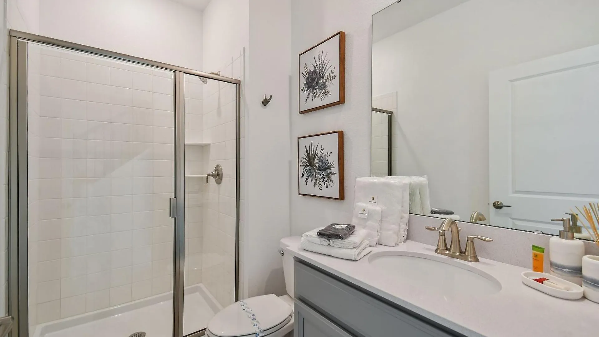 2943 - Luxuosa Casa 4q/3b Storey Kissimmee