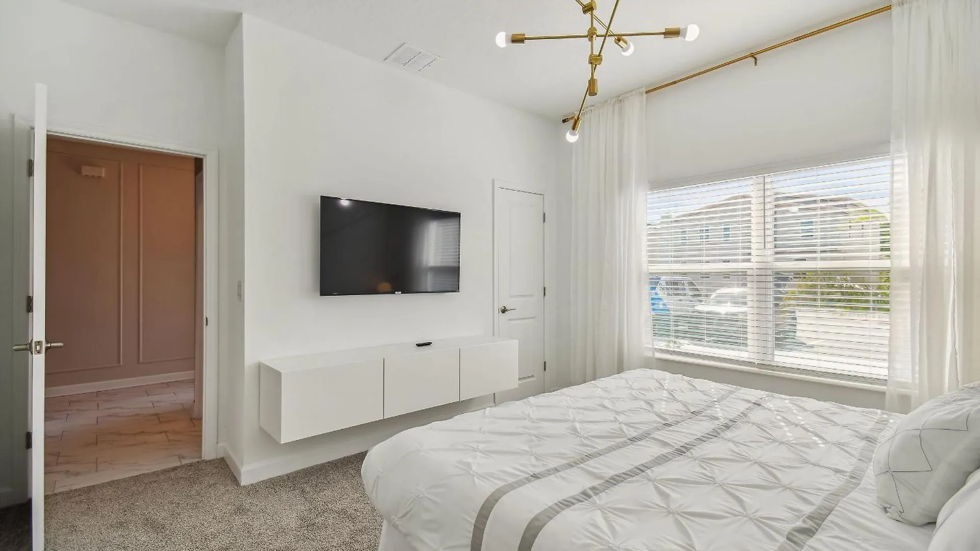 2943 - Luxuosa Casa 4q/3b Storey Villa