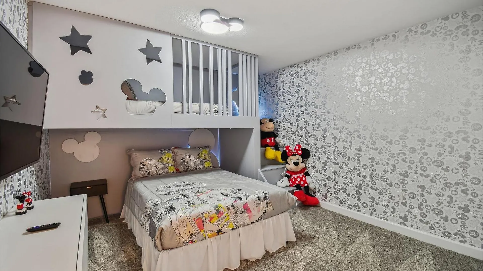 2943 - Luxuosa Casa 4q/3b Storey Villa *