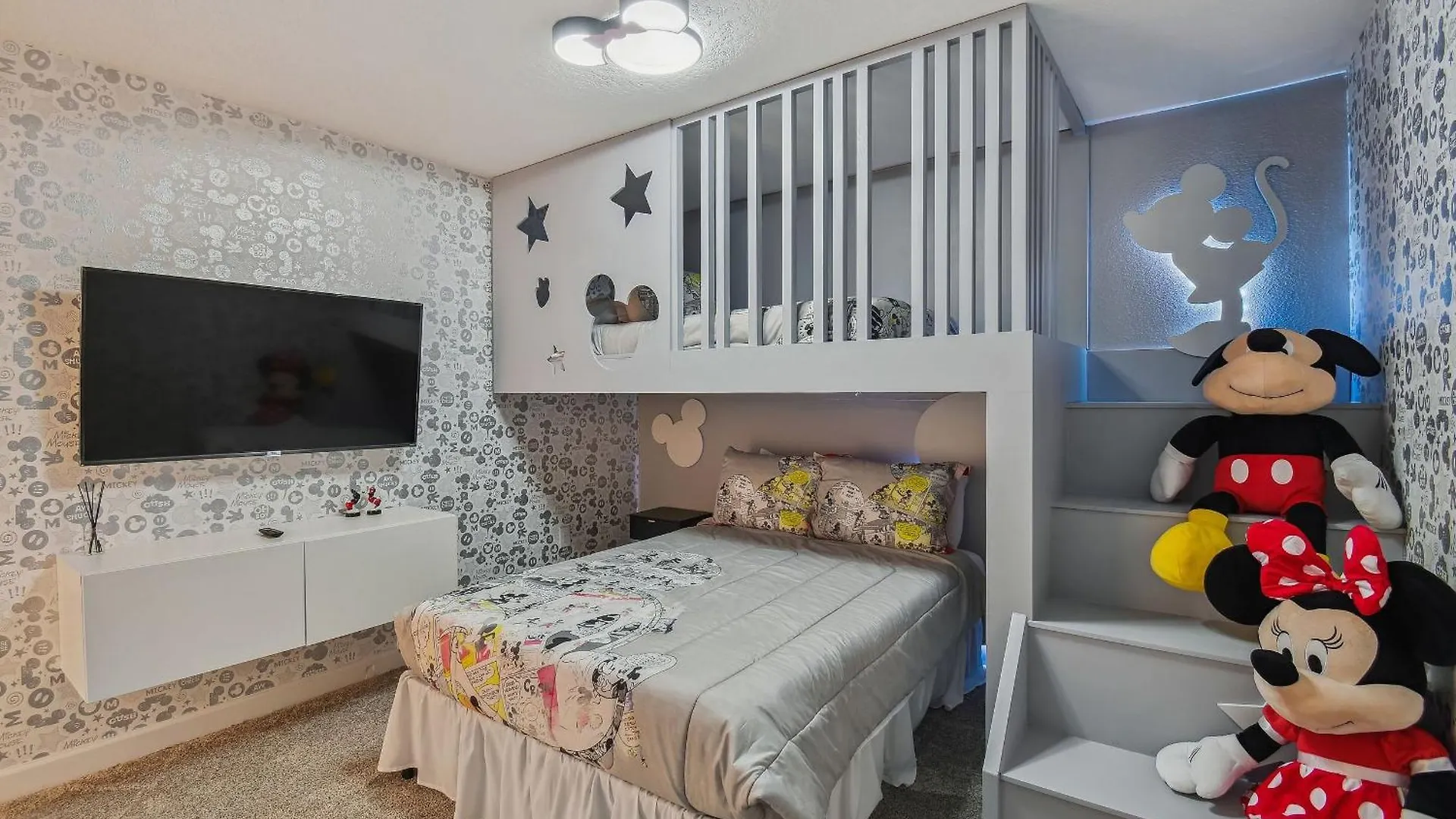 2943 - Luxuosa Casa 4q/3b Storey Villa
