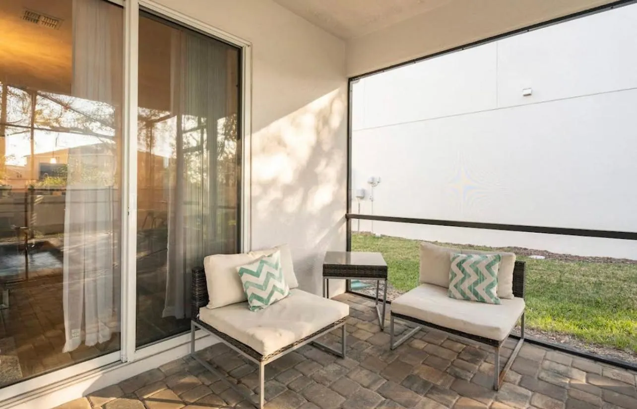 Luxe Getaway - Karaoke - Games - Heated Pool Holiday home