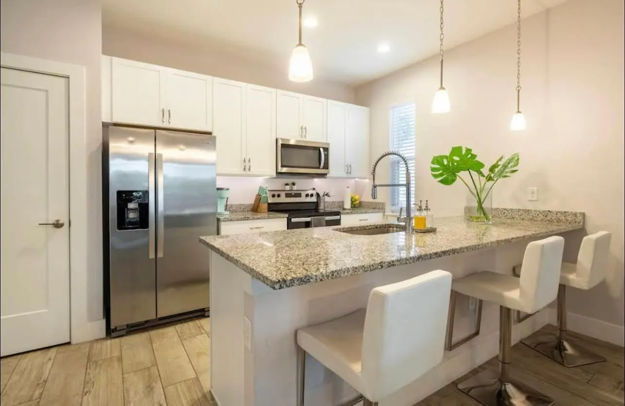 Luxe Getaway - Karaoke - Games - Heated Pool *