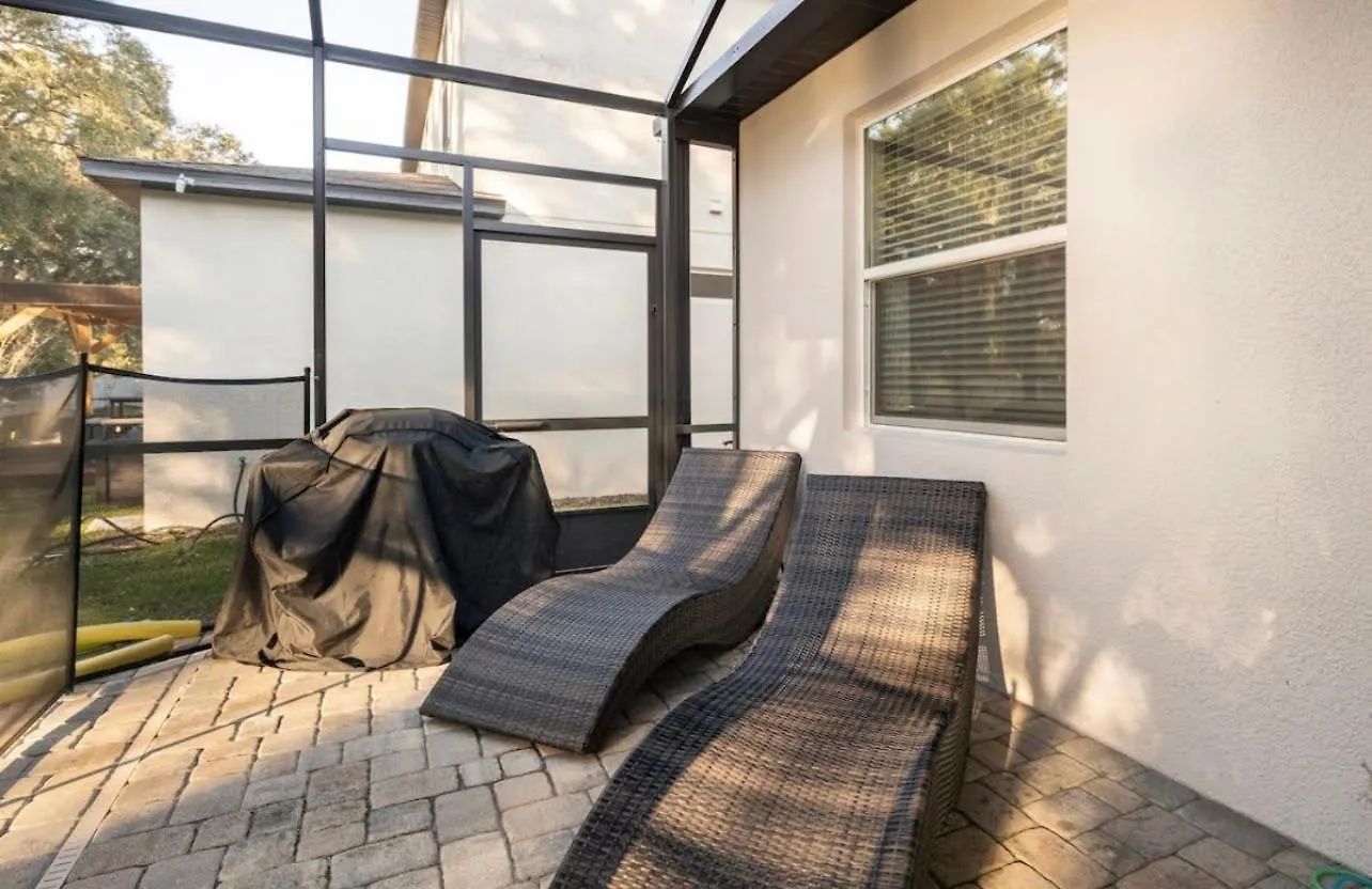 Luxe Getaway - Karaoke - Games - Heated Pool Holiday home