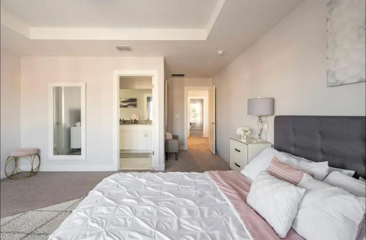 Luxe Getaway - Karaoke - Games - Heated Pool Holiday home