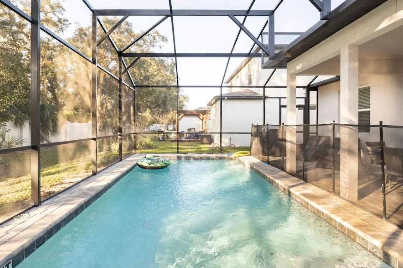Holiday home Luxe Getaway - Karaoke - Games - Heated Pool *