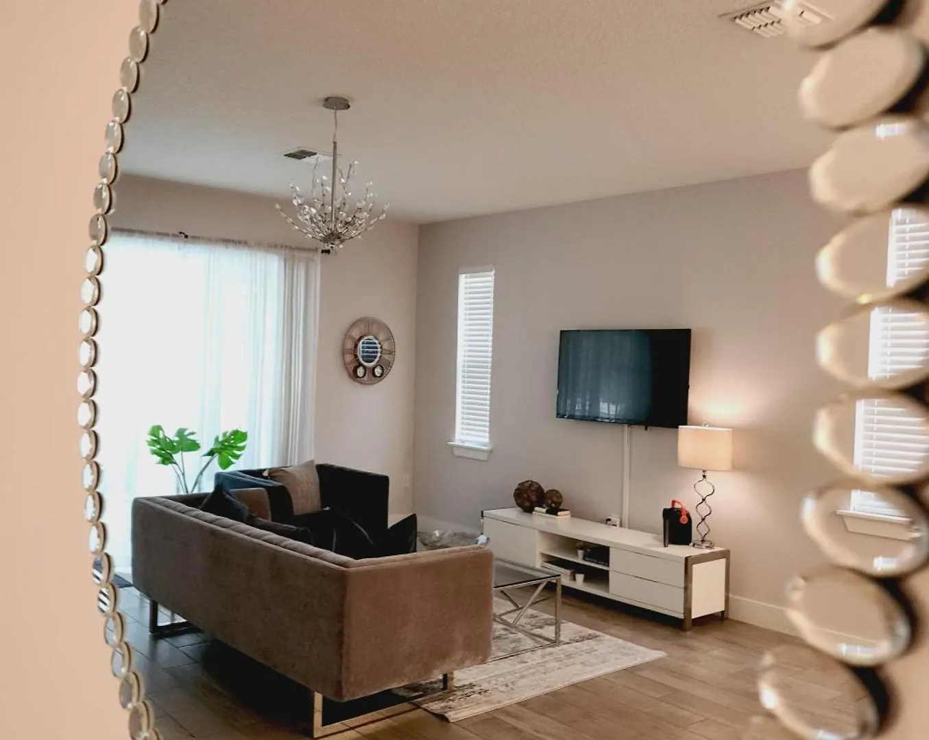 Luxe Getaway - Karaoke - Games - Heated Pool *