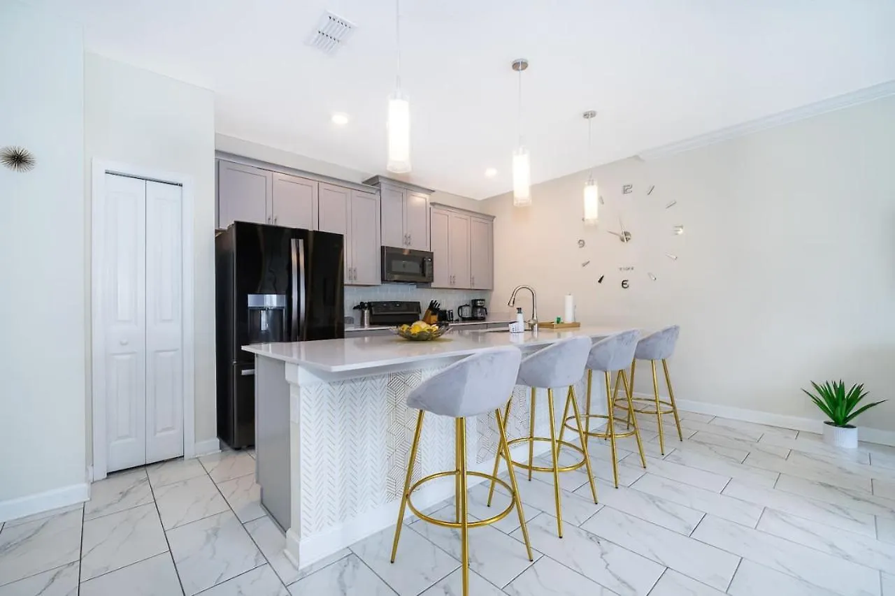 Epic Encanto With Free Water Park Disney10 Miles Holiday home *