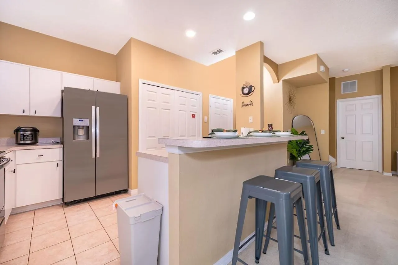Epic Arty Retreat Near Holiday home Kissimmee