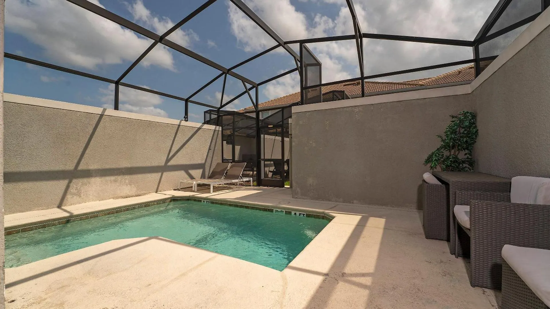 With A Pool In A In Kissemmee