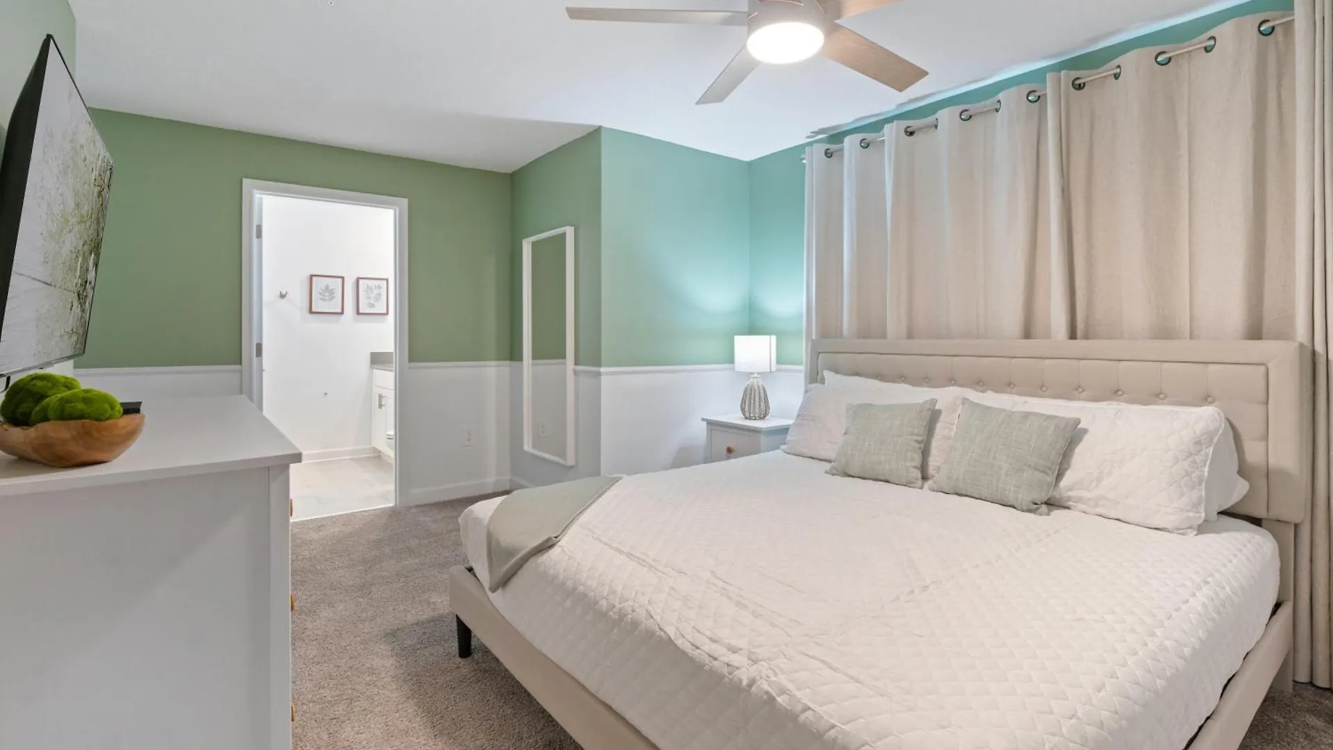 New At Storey Lake5 Bedrooms And 4 Bathrooms *