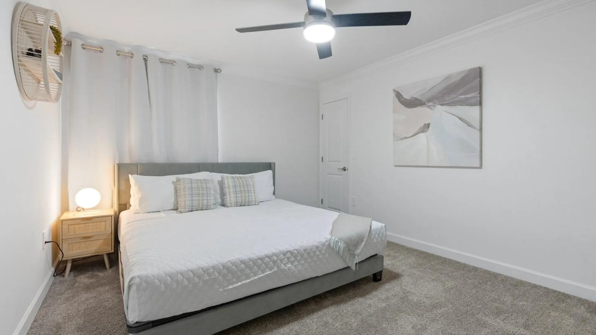 New At Storey Lake5 Bedrooms And 4 Bathrooms *