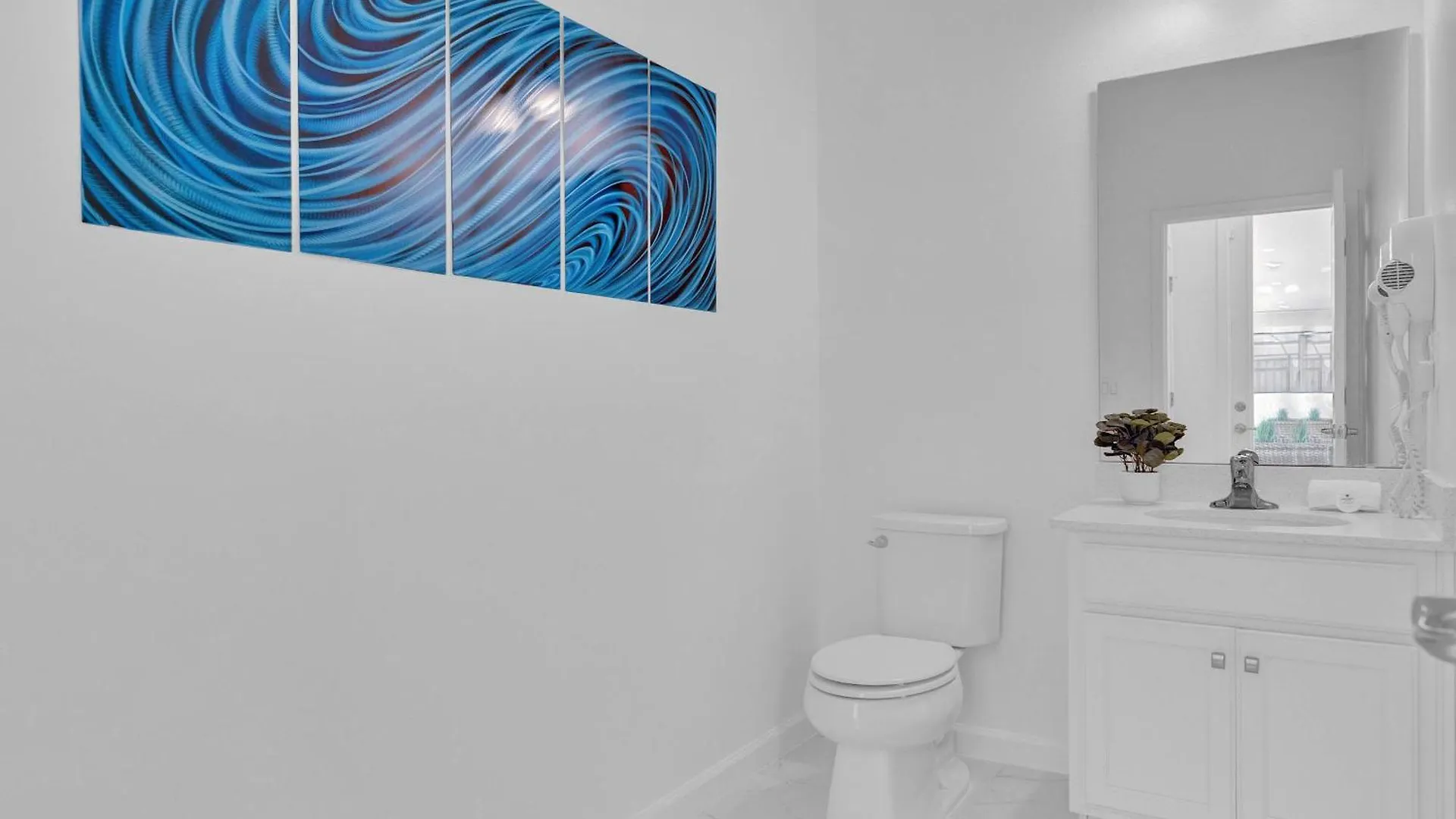 Luxury - The Extras - Sleeps 39