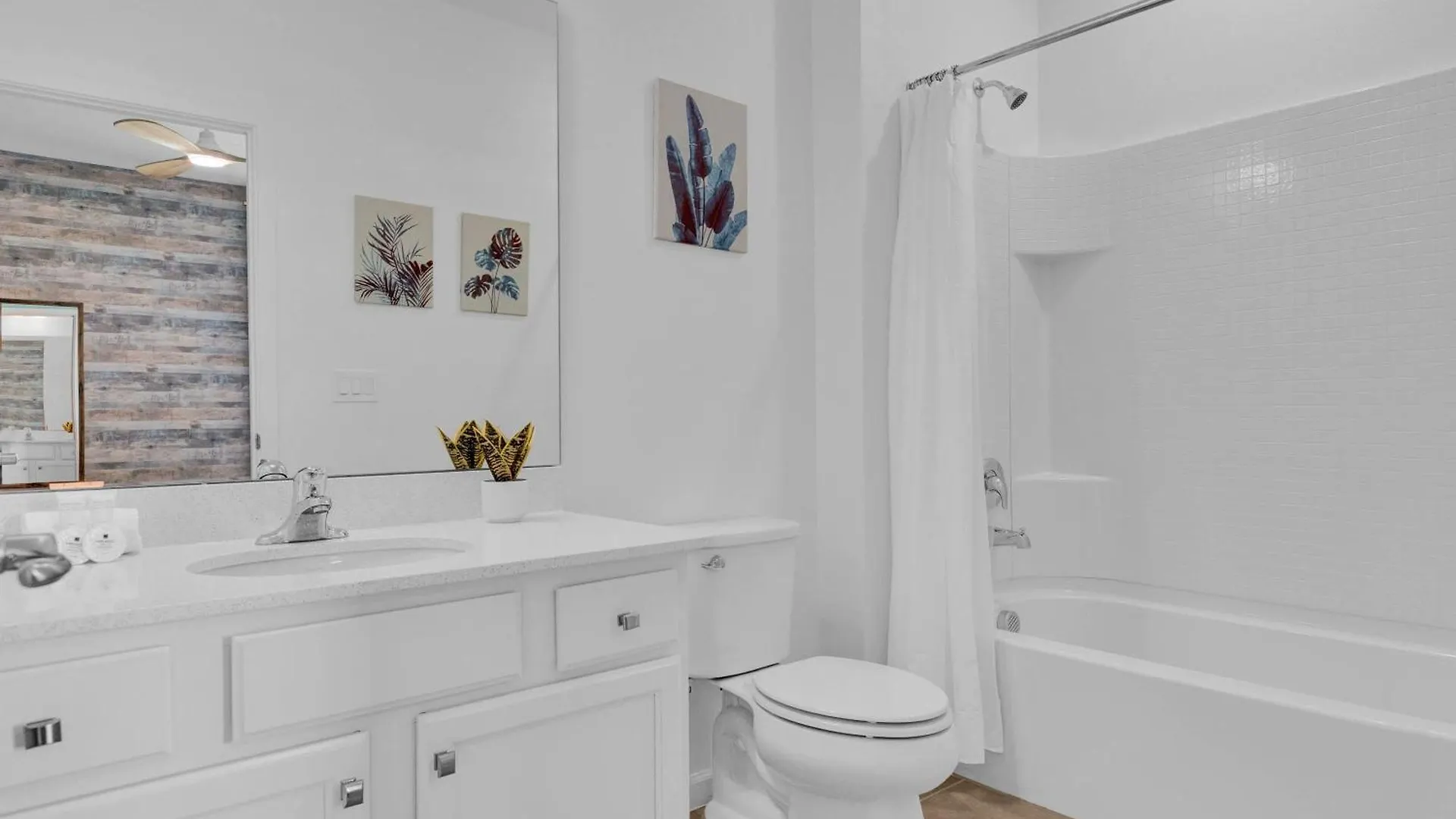 Luxury - The Extras - Sleeps 39 *