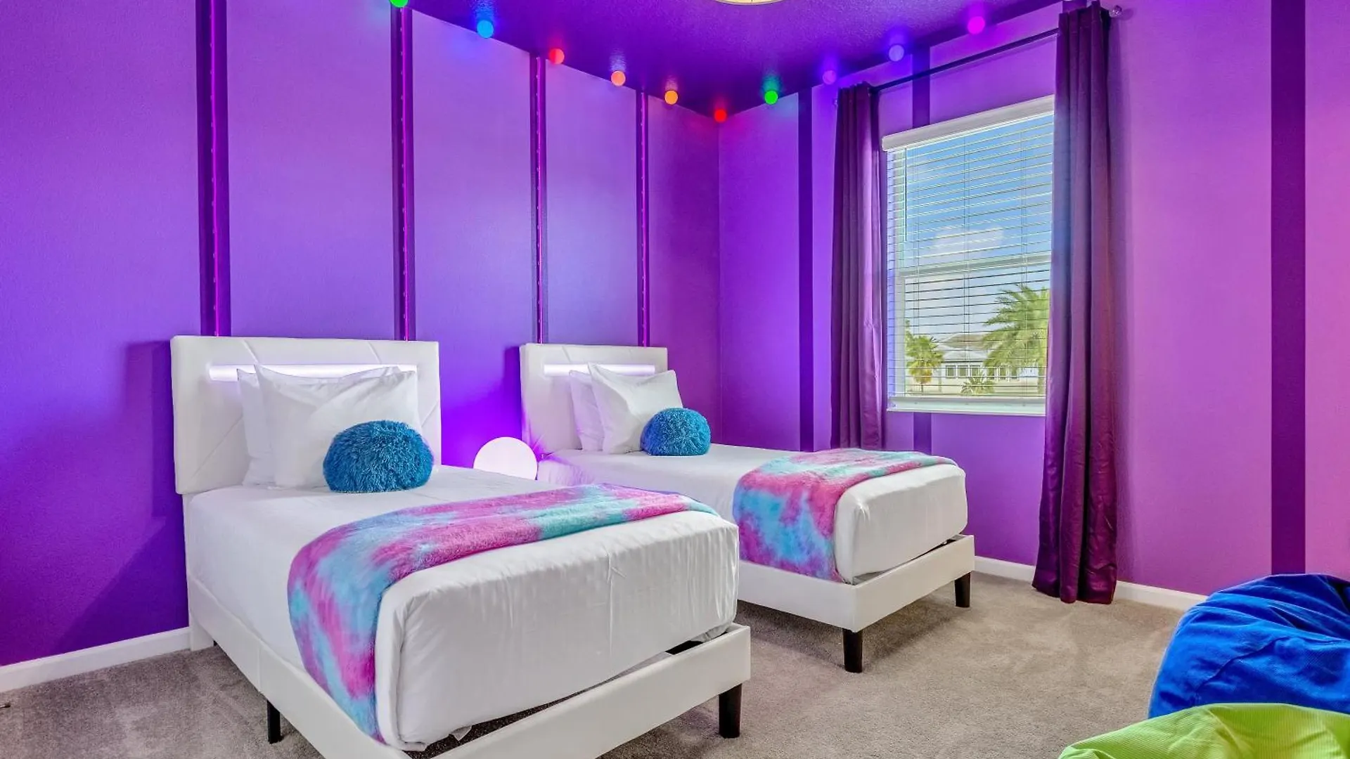Luxury - The Extras - Sleeps 39 *