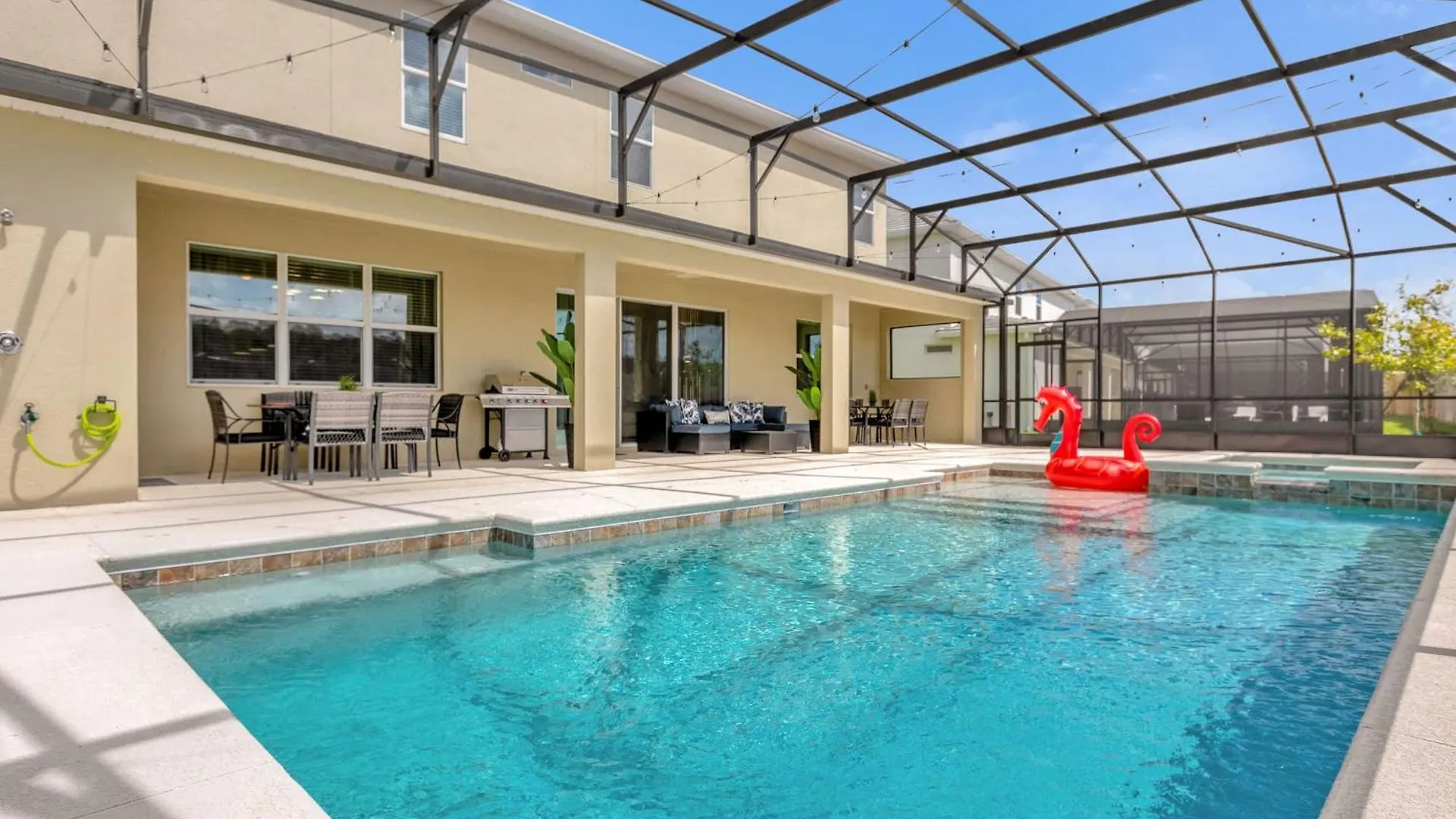 Luxury - The Extras - Sleeps 39