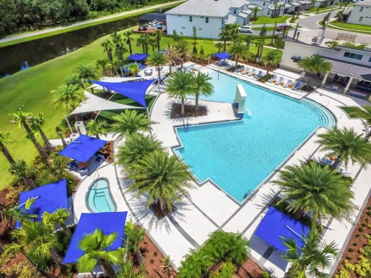 Luxury - The Extras - Sleeps 39