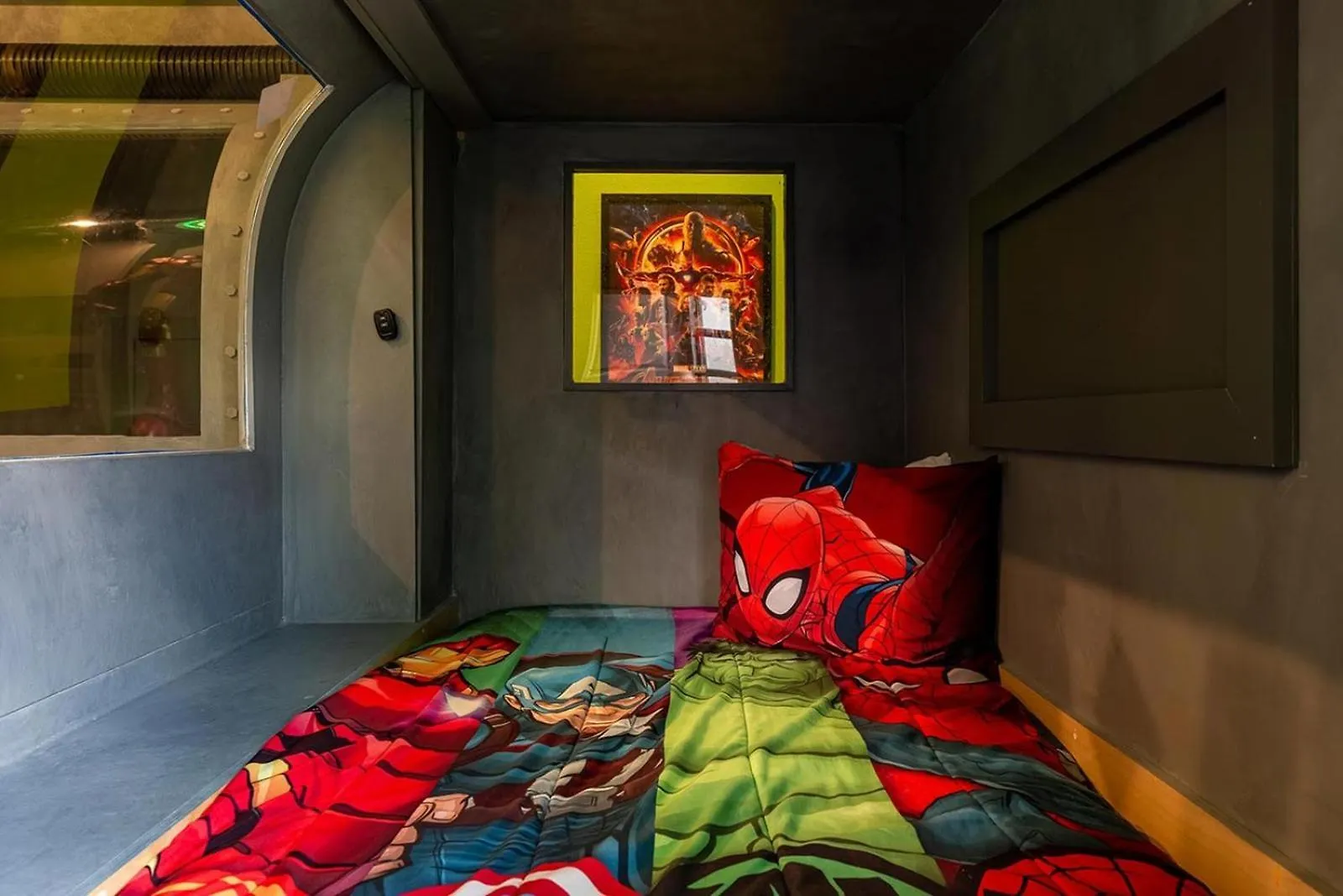 Estate With Arcade, Theater, Superhero Br, Near Parks Villa *