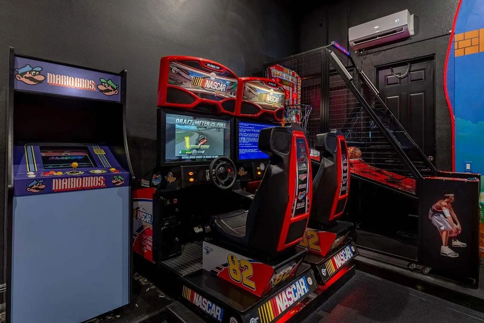 Estate With Arcade, Theater, Superhero Br, Near Parks Villa *