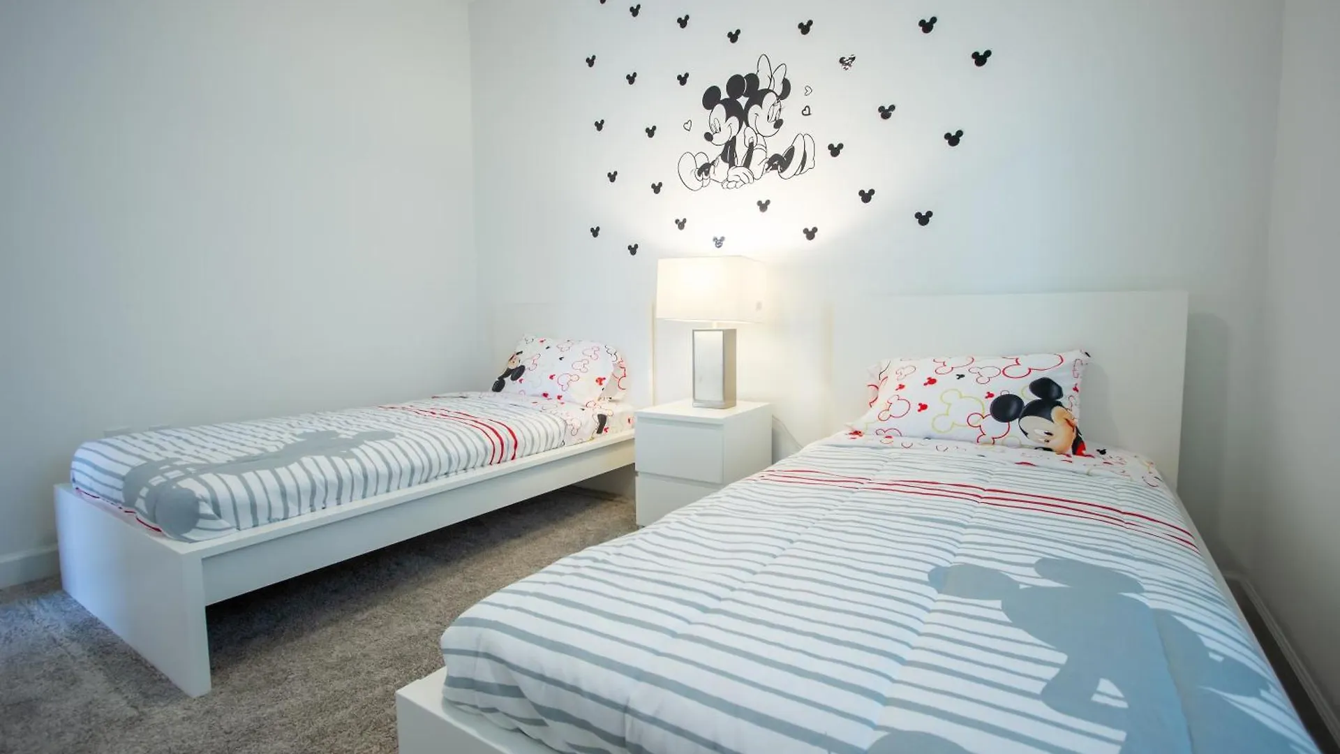 Luxury Family Retreat Walkable To The Waterpark Kissimmee