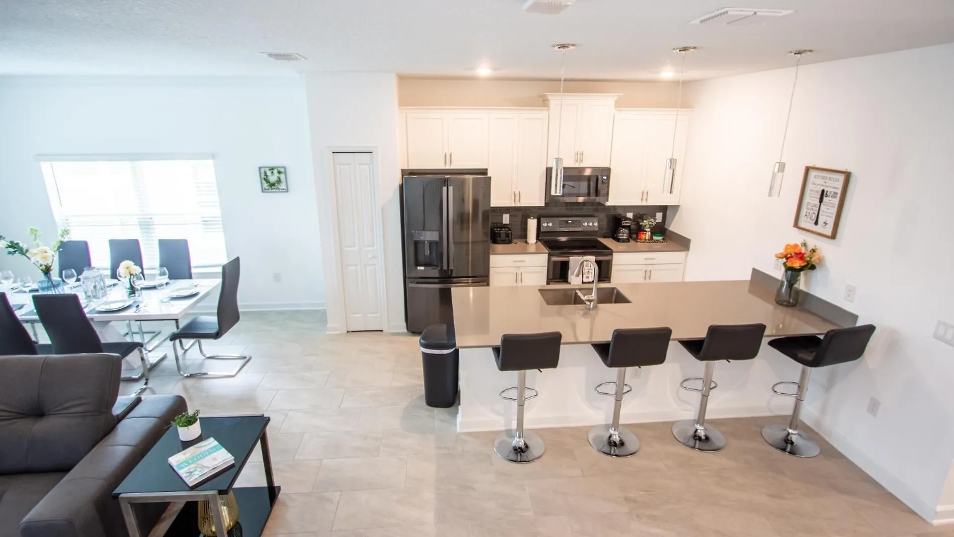 Luxury Family Retreat Walkable To The Waterpark * Kissimmee