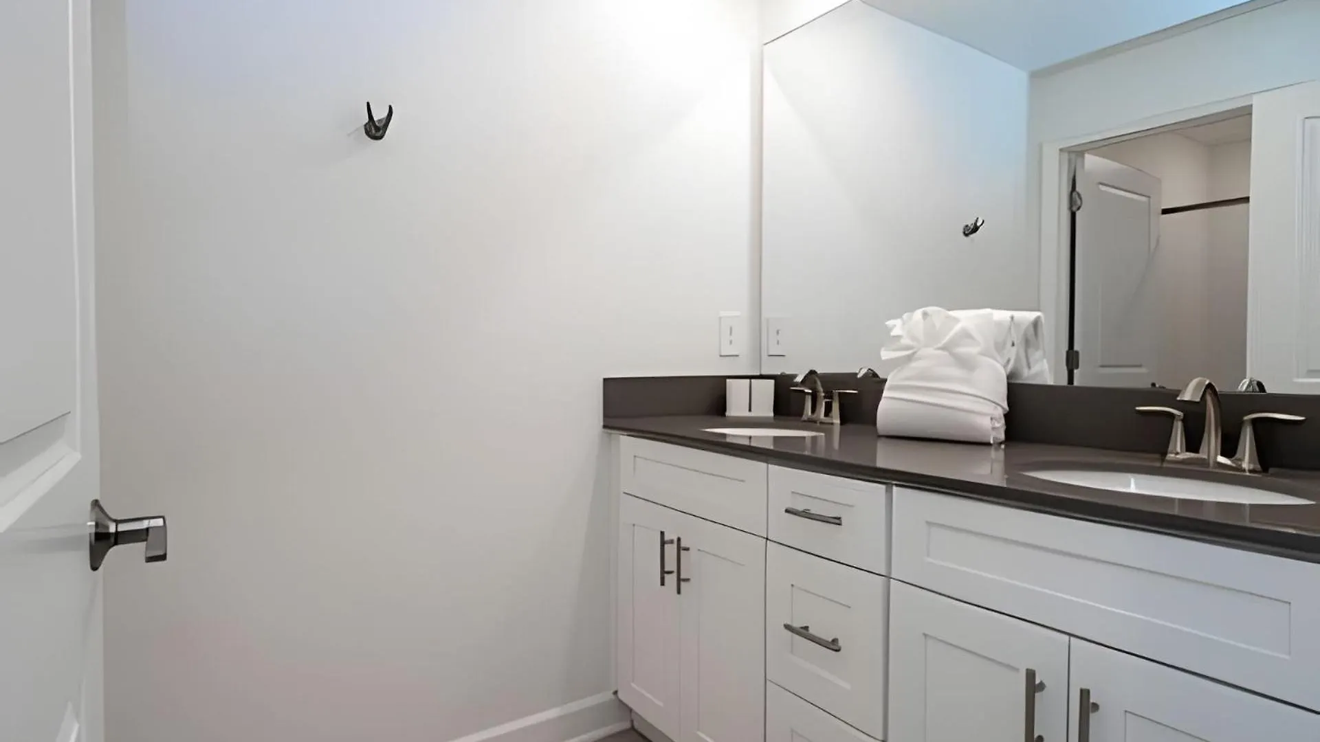 Smile - 4bd/3ba Storey Luxury Themed