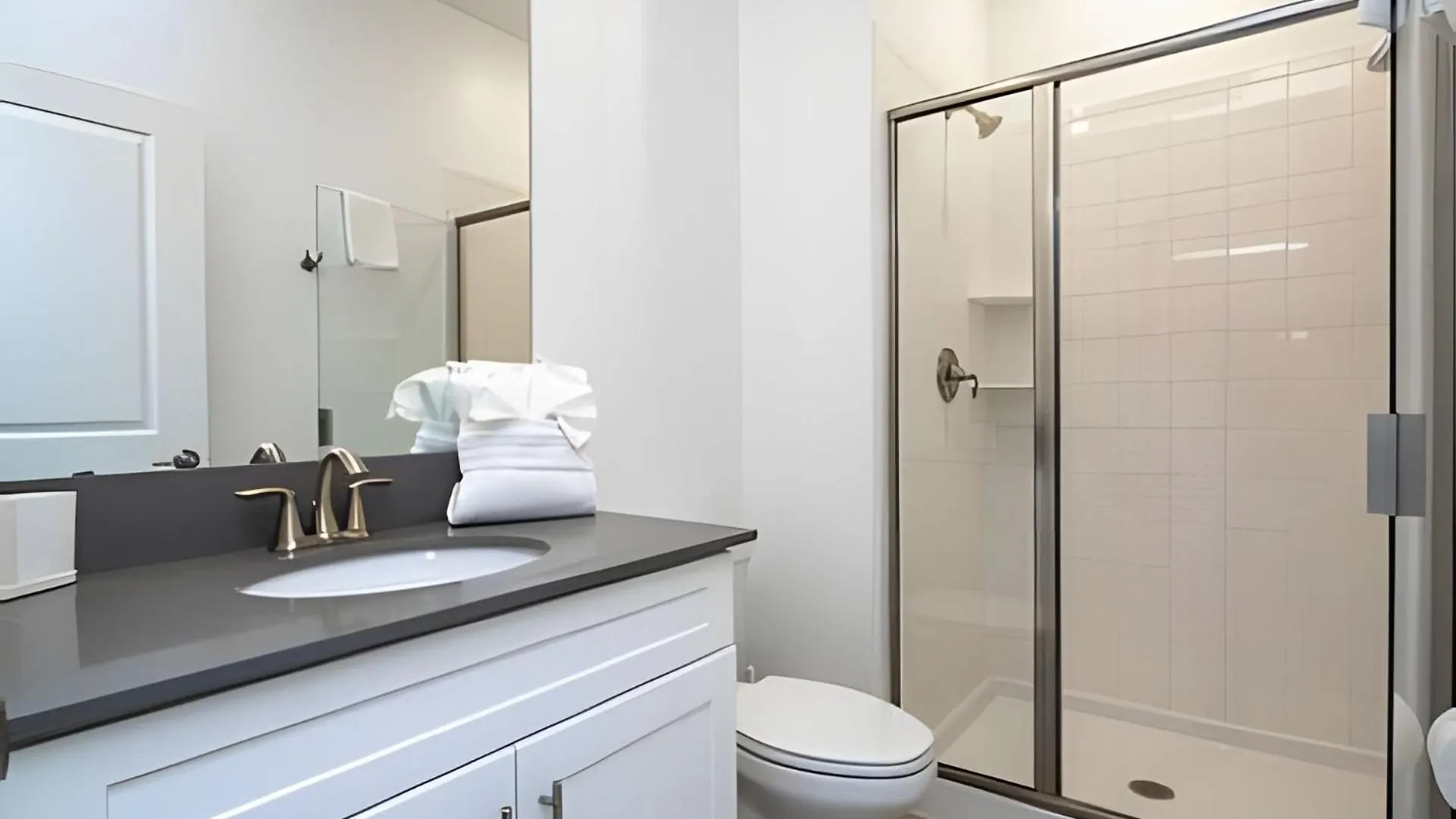 Apartment Smile - 4bd/3ba Storey Luxury Themed