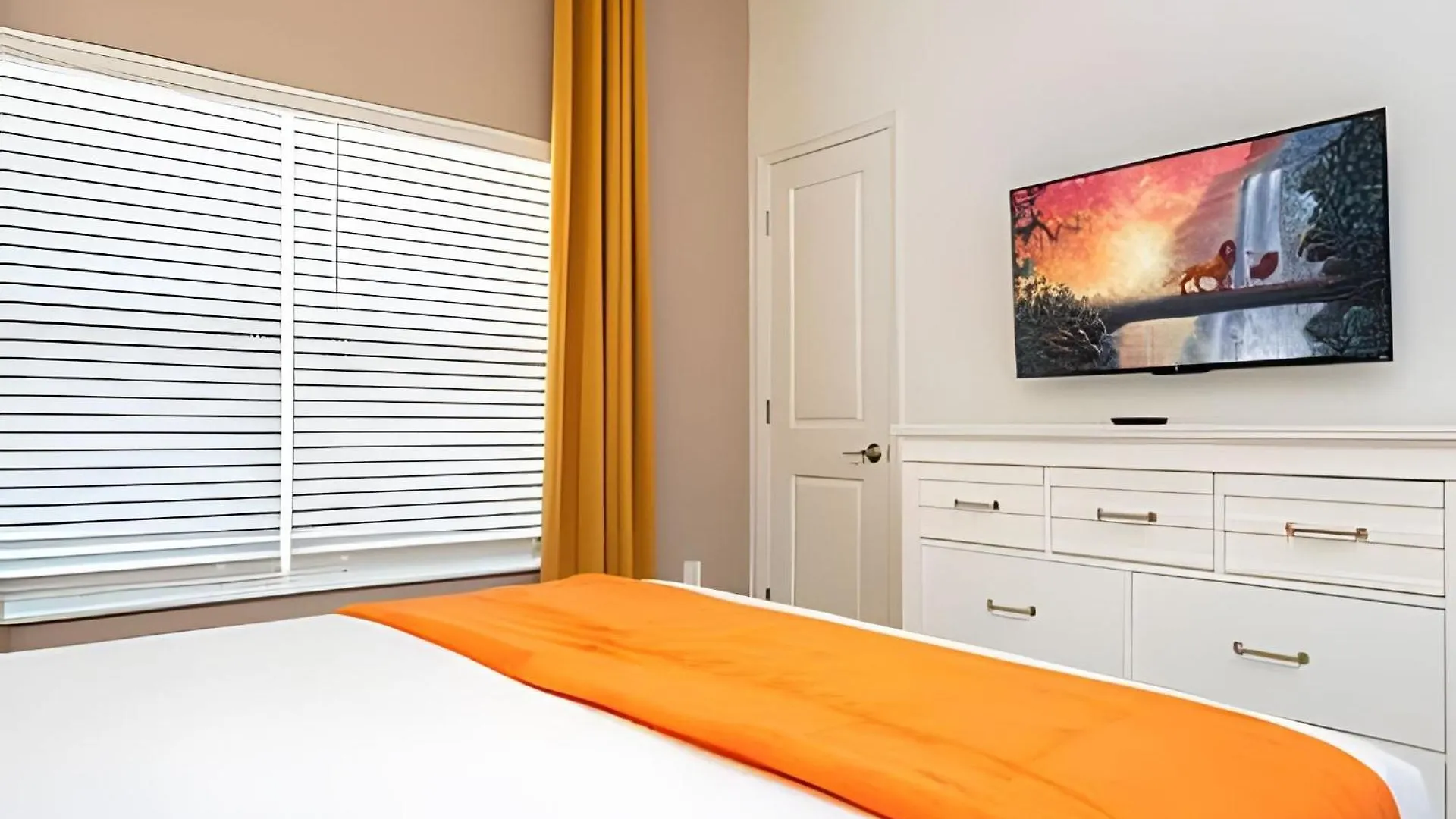 Apartment Smile - 4bd/3ba Storey Luxury Themed *