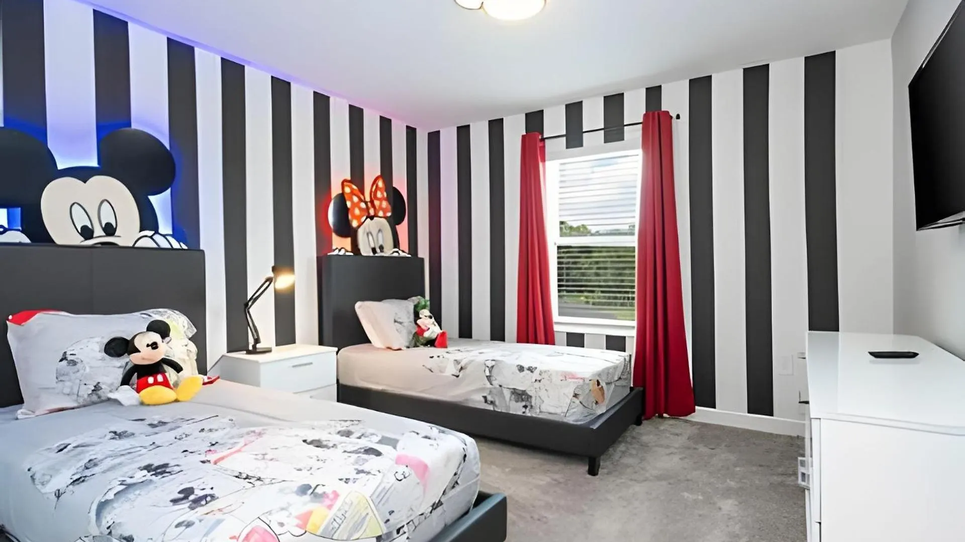 Apartment Smile - 4bd/3ba Storey Luxury Themed