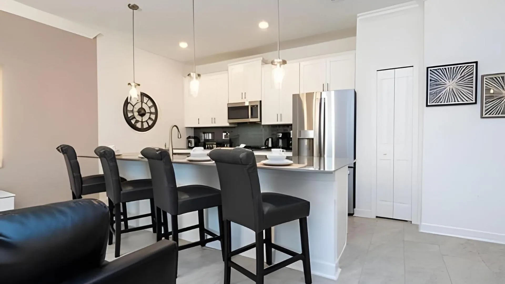 Smile - 4bd/3ba Storey Luxury Themed Apartment *
