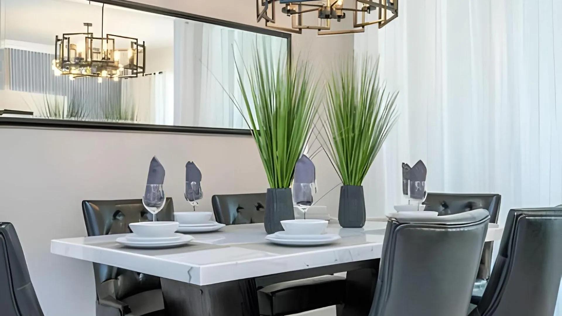 Apartment Smile - 4bd/3ba Storey Luxury Themed *