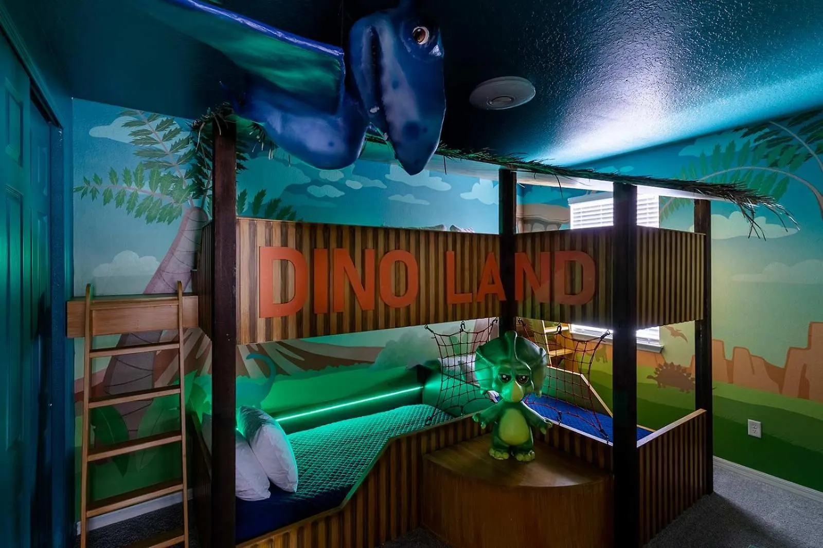 Fab With Jungle Br, Theater, Arcade, Pool *