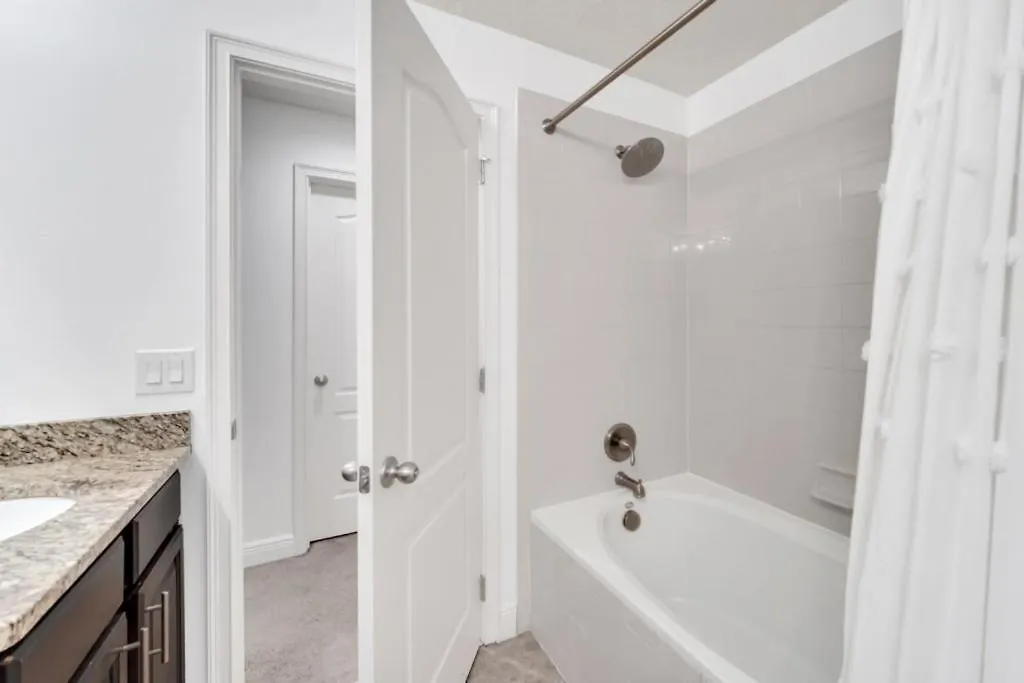 Tropical Escape 3 Bed In Beautiful Apartment *