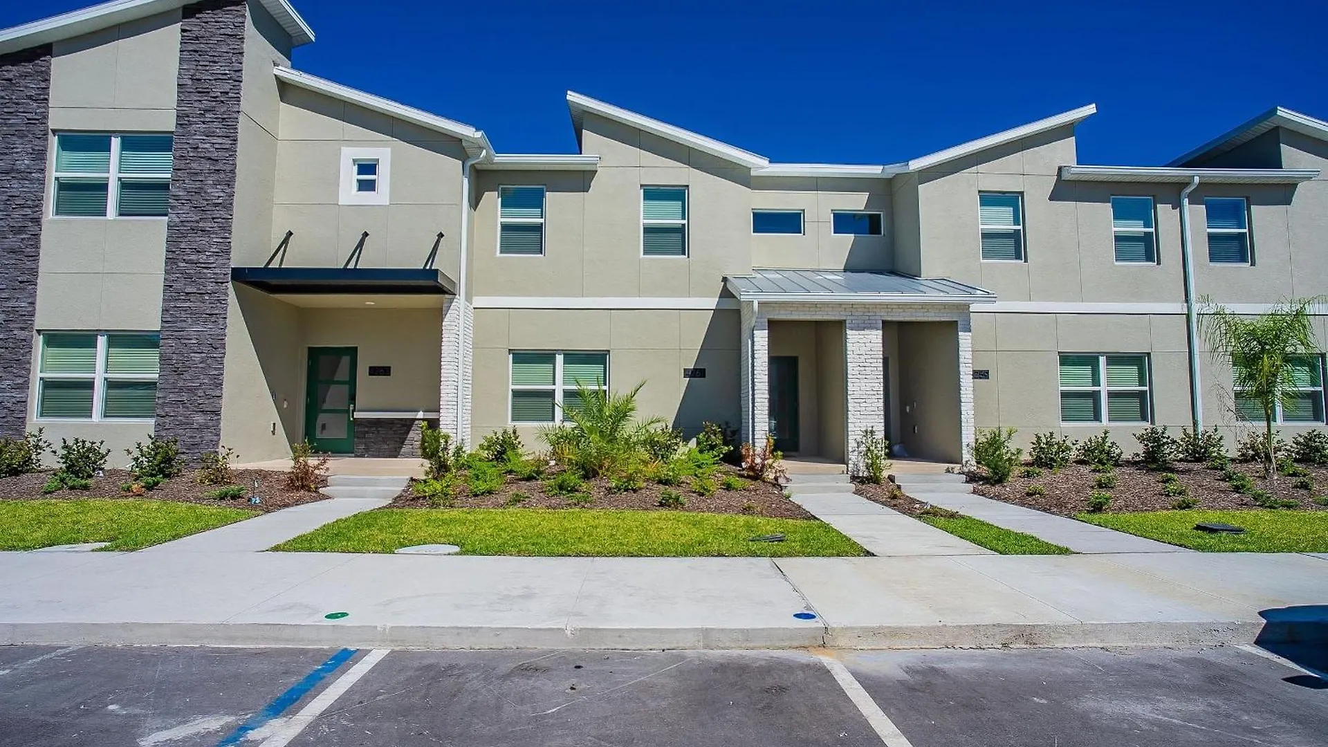 St4261 - Luxury Townhouse W/priv. Pool Near *