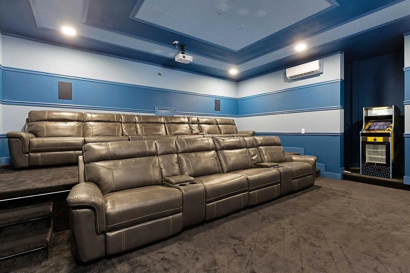 Fab Near With Gamer Br, Theater & Arcade * Kissimmee