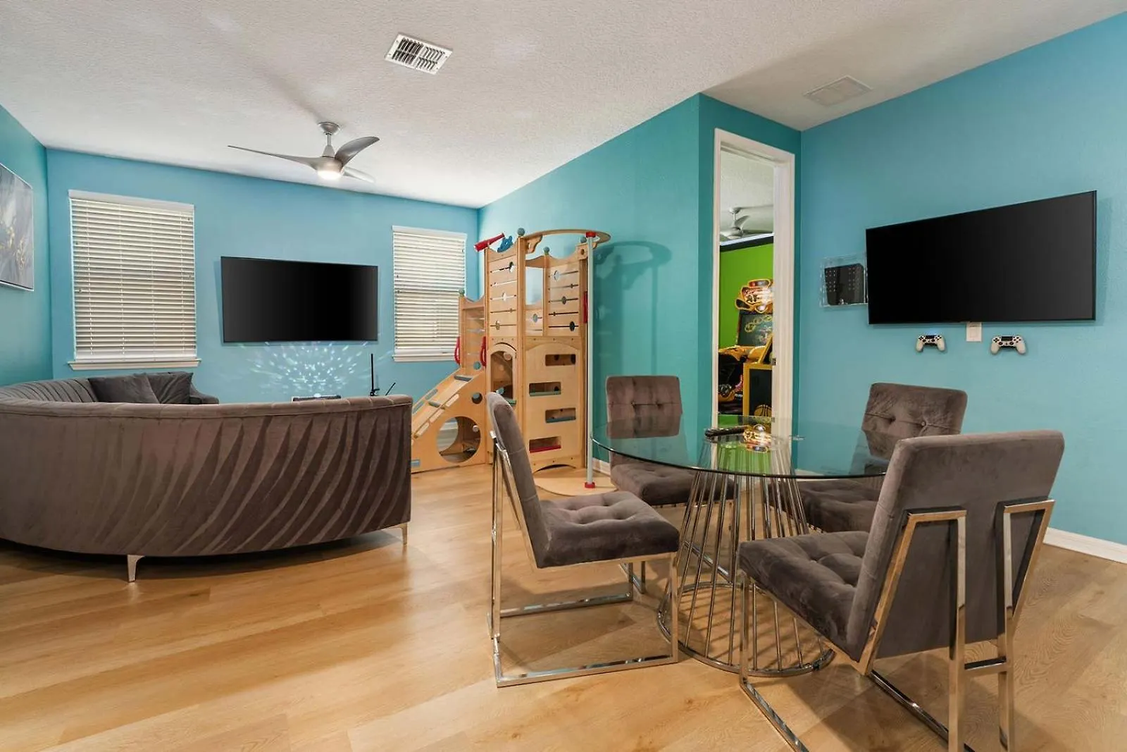 Fab Near With Gamer Br, Theater & Arcade Villa *