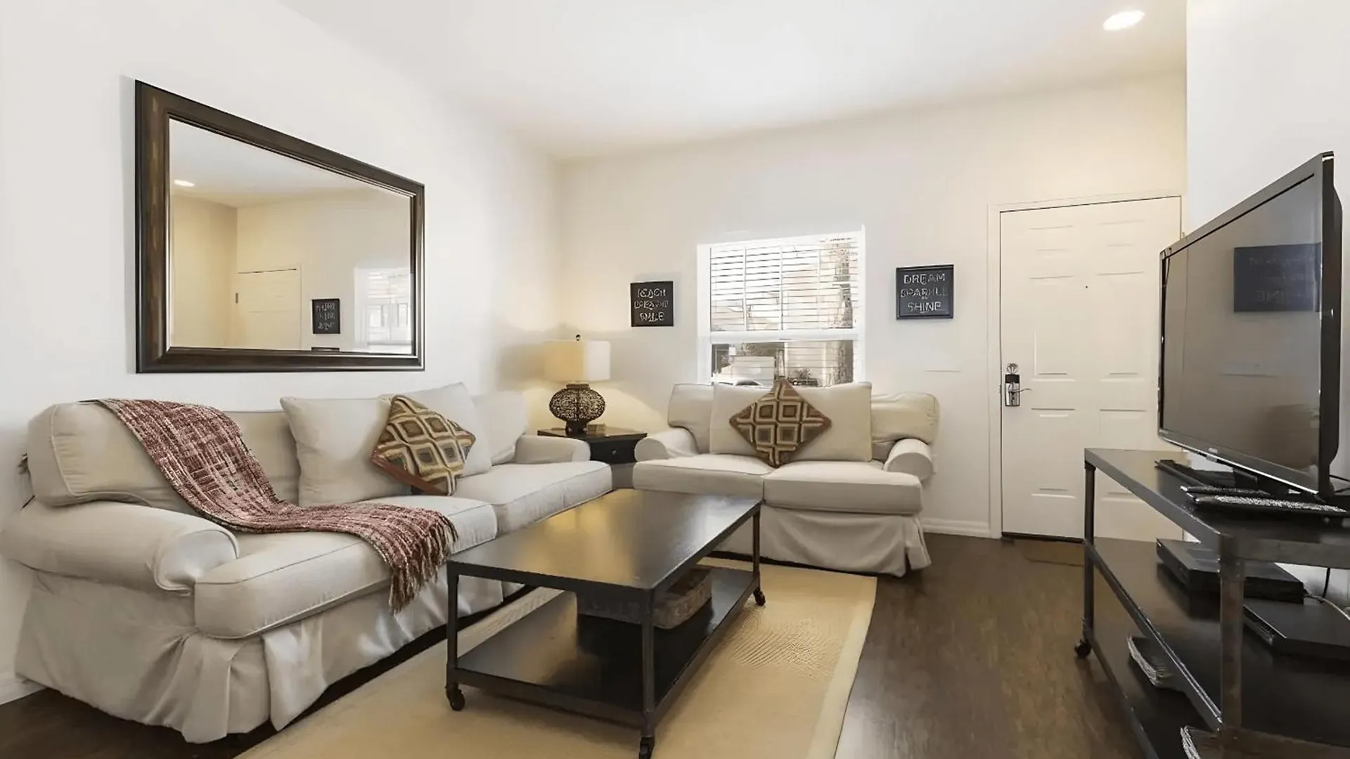 3-bedroom W/ Clubhouse, Near *