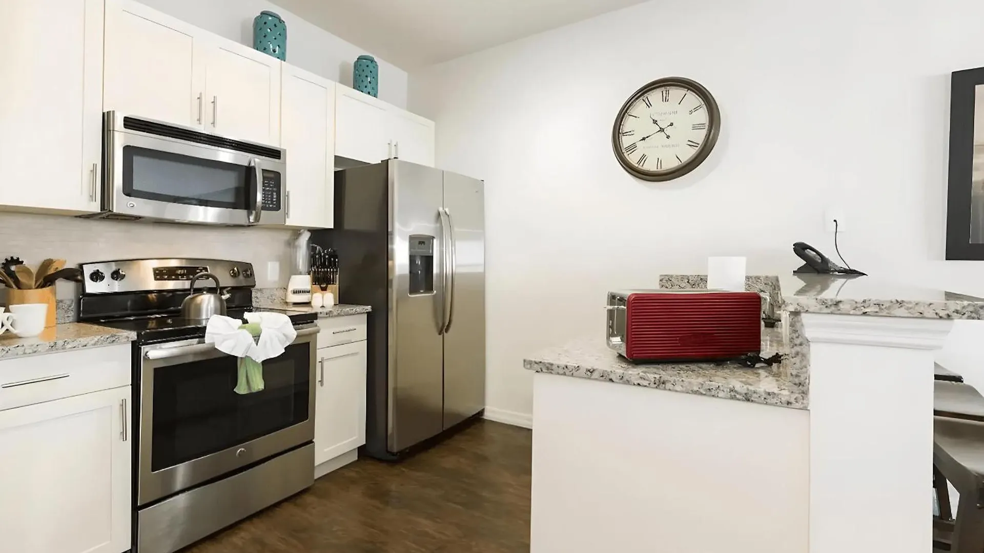 3-bedroom W/ Clubhouse, Near *