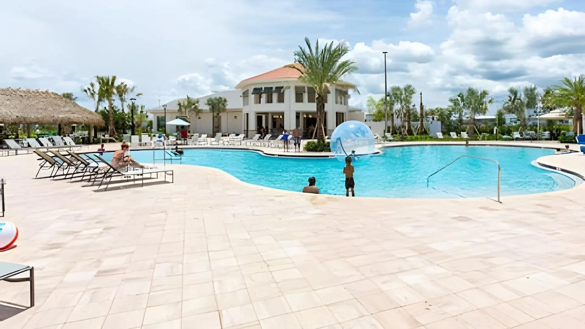 Spacious 5br W/ Private Pool, Near Feriehus