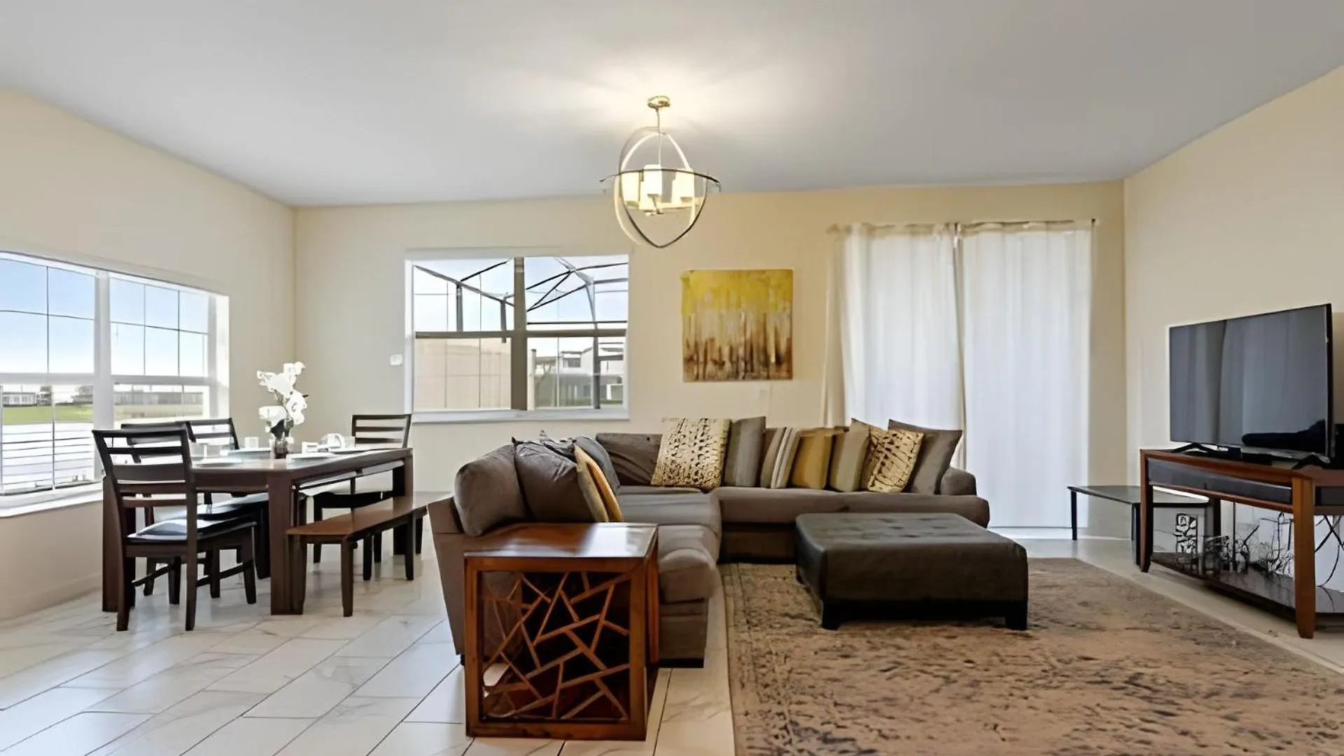 Spacious 5br W/ Private Pool, Near Feriehus *