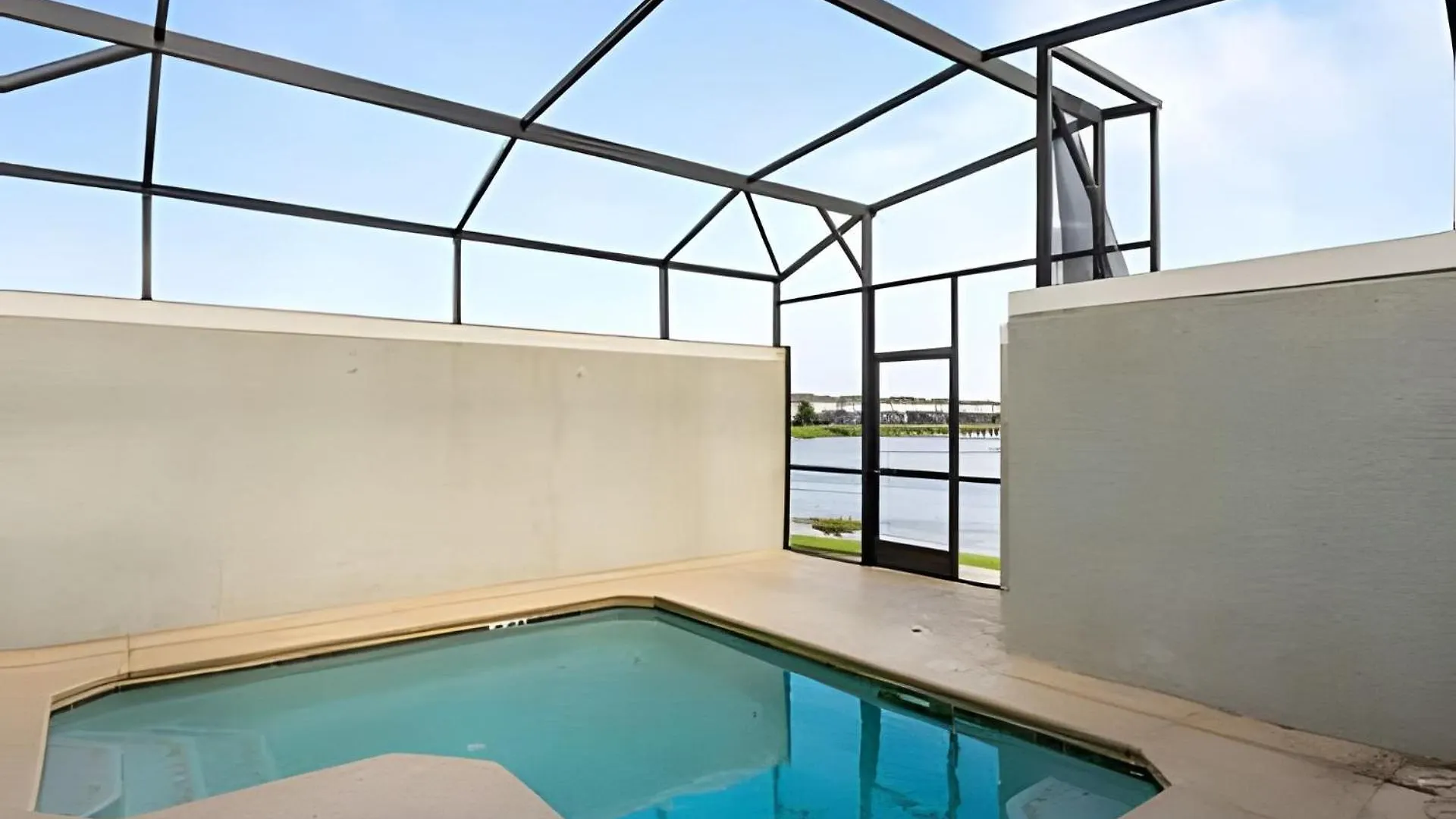Spacious 5br W/ Private Pool, Near Feriehus