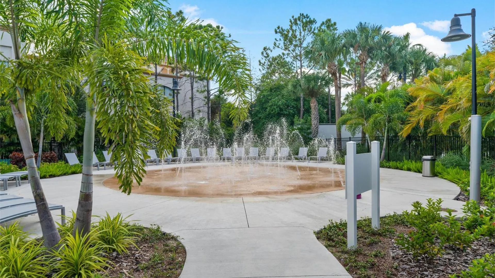Spacious Townhome Wpatio Garage Sleeps10 Holiday home Orlando