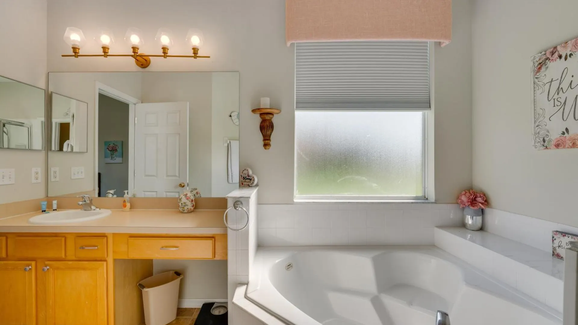 Emerald Island Retreat With Pool About 5 Mi To Disney! Holiday home Kissimmee