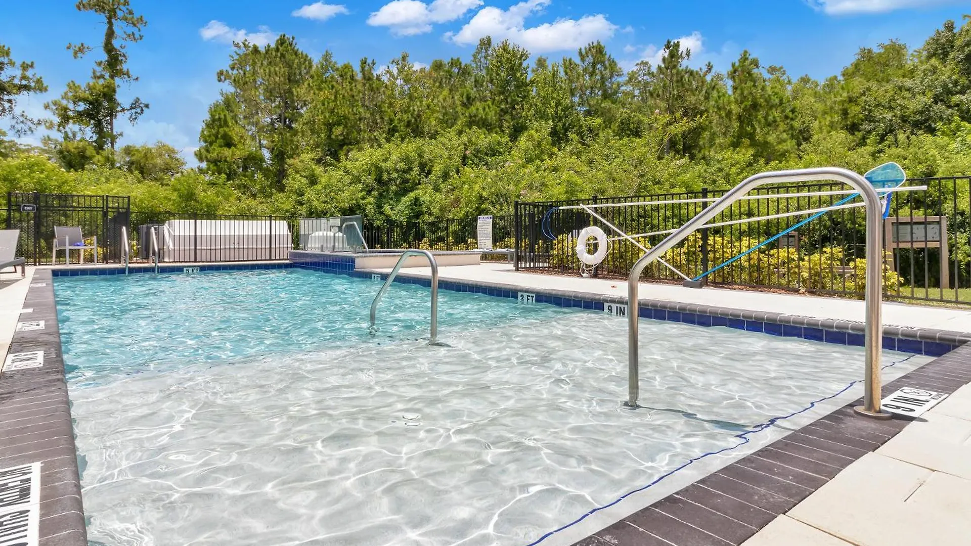 Spectacular! Townhome 9 Miles To World! *