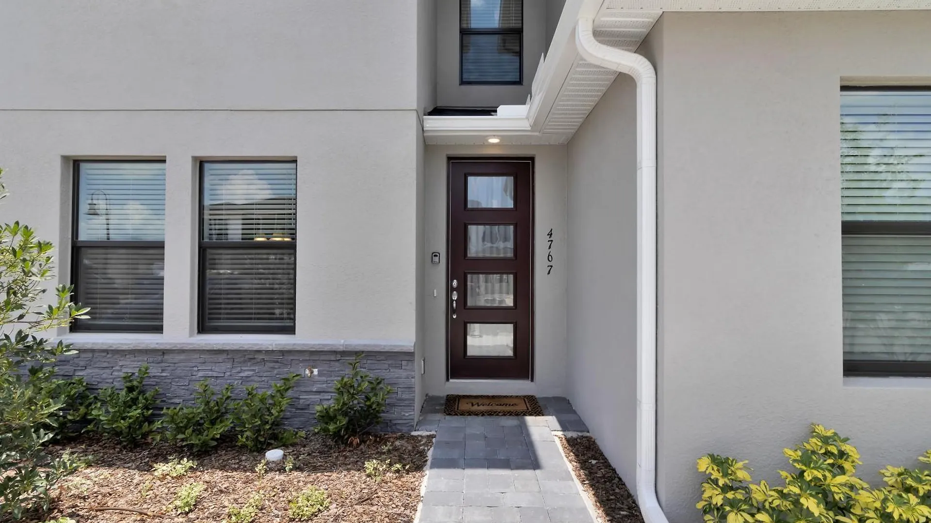 Spectacular! Townhome 9 Miles To World! Holiday home
