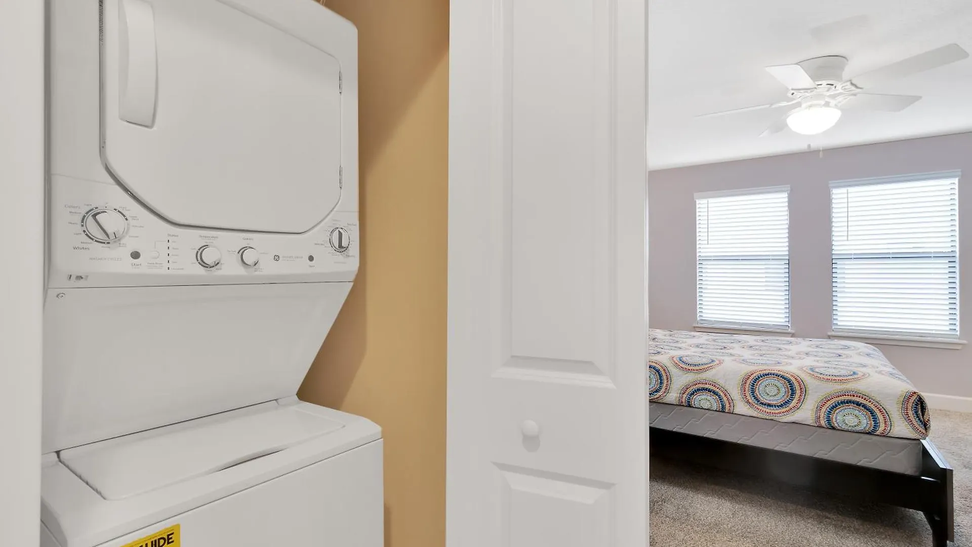 Spectacular! Townhome 9 Miles To World!