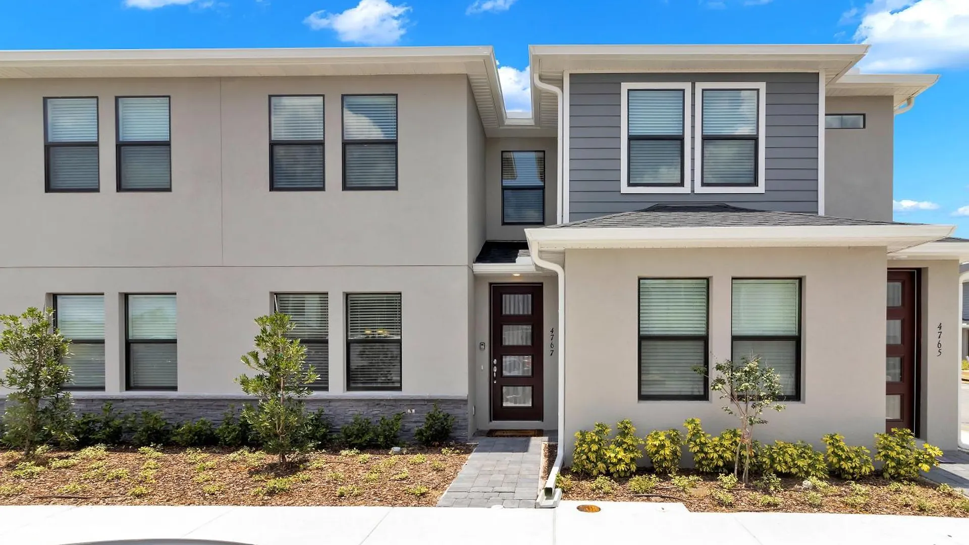 Spectacular! Townhome 9 Miles To World! Holiday home *