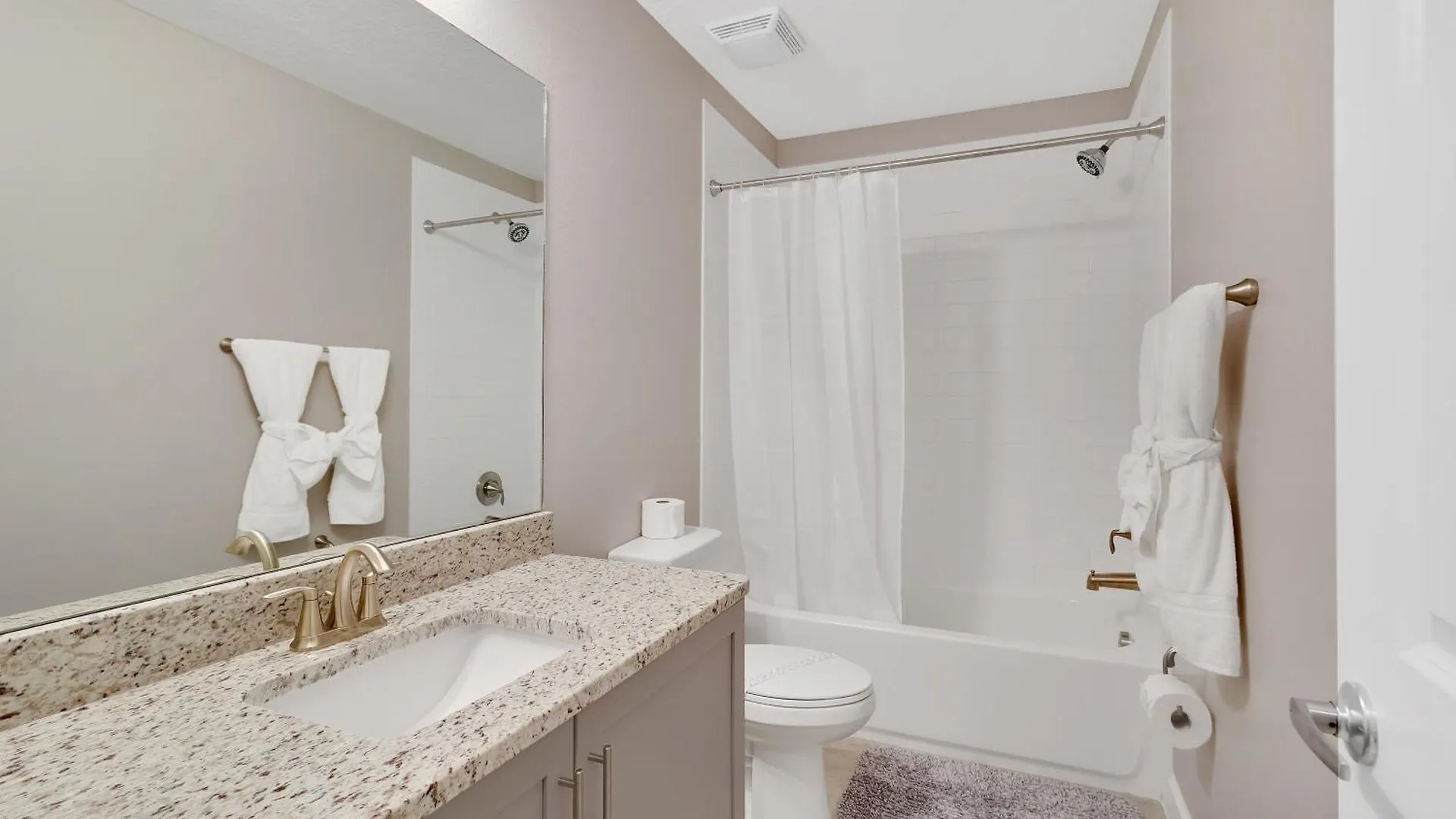 Spectacular! Townhome 9 Miles To World! Holiday home