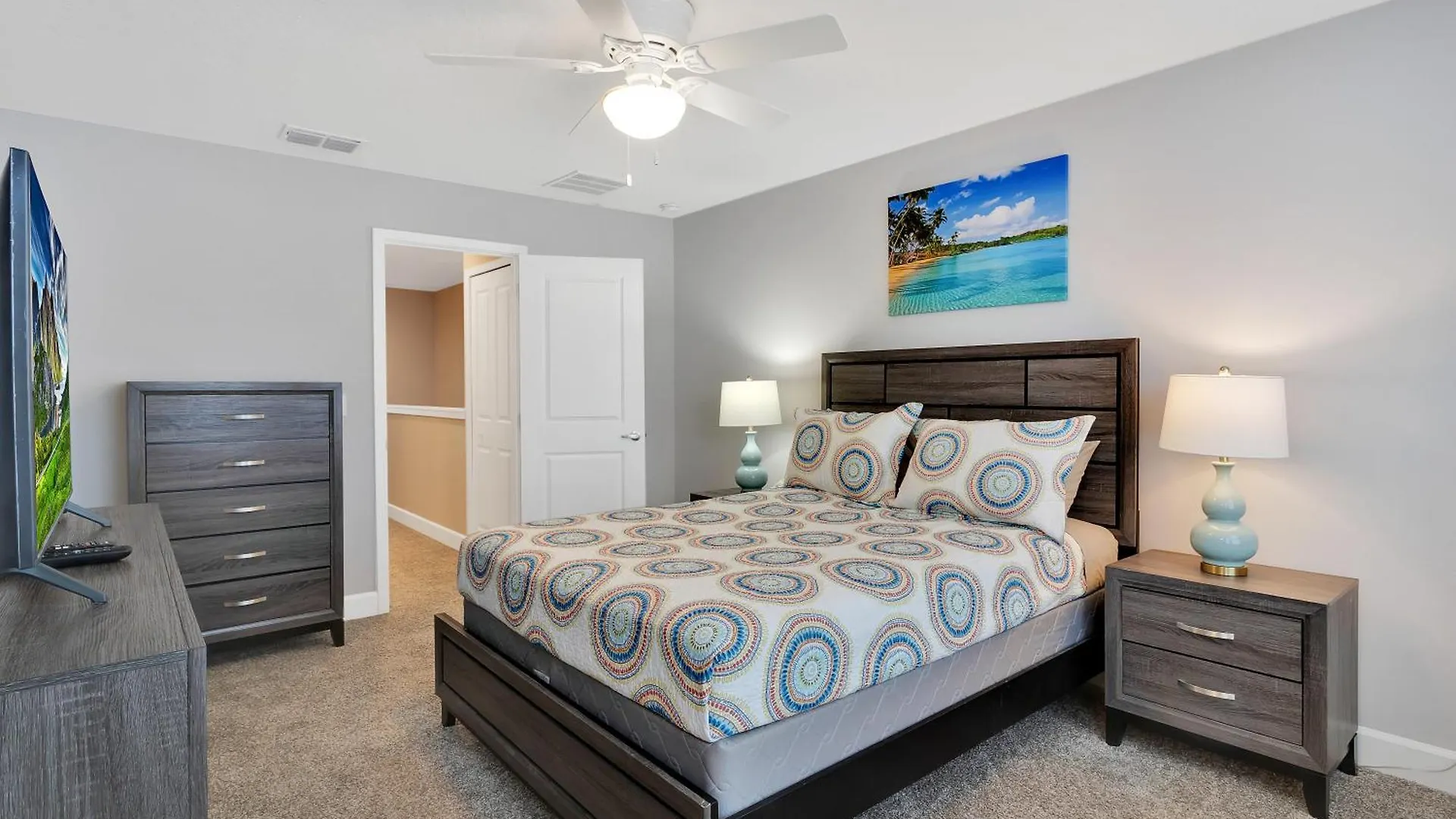 Spectacular! Townhome 9 Miles To World! *